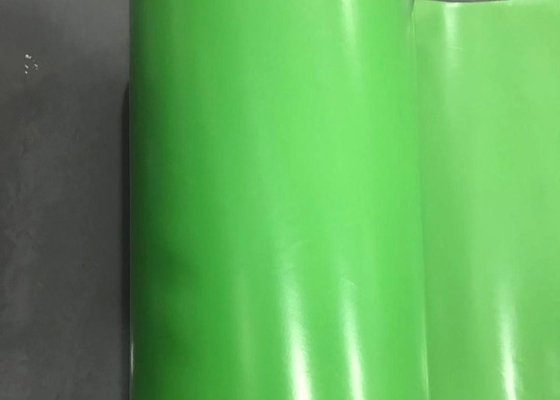 Phim HDPE màu trắng mịn với độ bền kéo thấp và bề mặt nổi bật