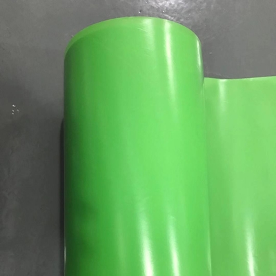 Phim HDPE màu trắng mịn với độ bền kéo thấp và bề mặt nổi bật